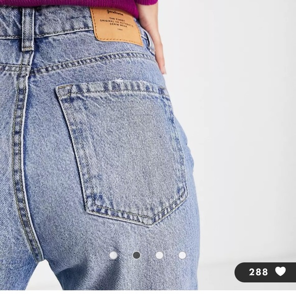 NEW! NWT! ASOS Stradivarius Petite mom fit vintage jean in medium blue - Picture 4 of 4